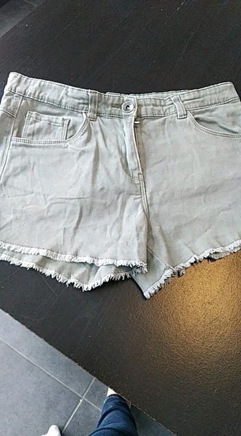 Short fille