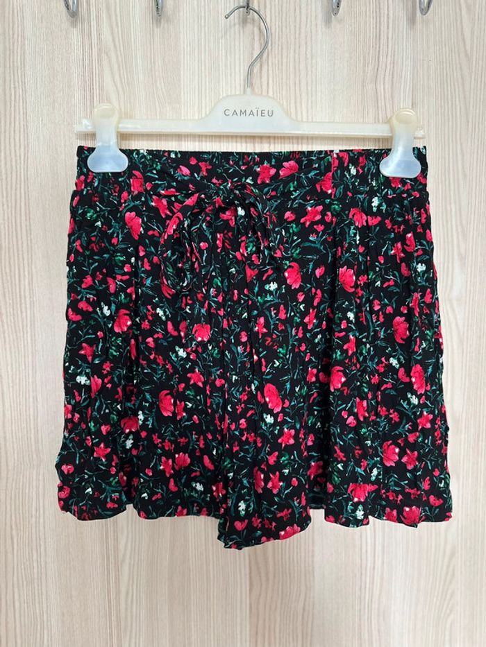 Short fleurie taille haute avec ceinture noir rouge taille M ZARA - photo numéro 2