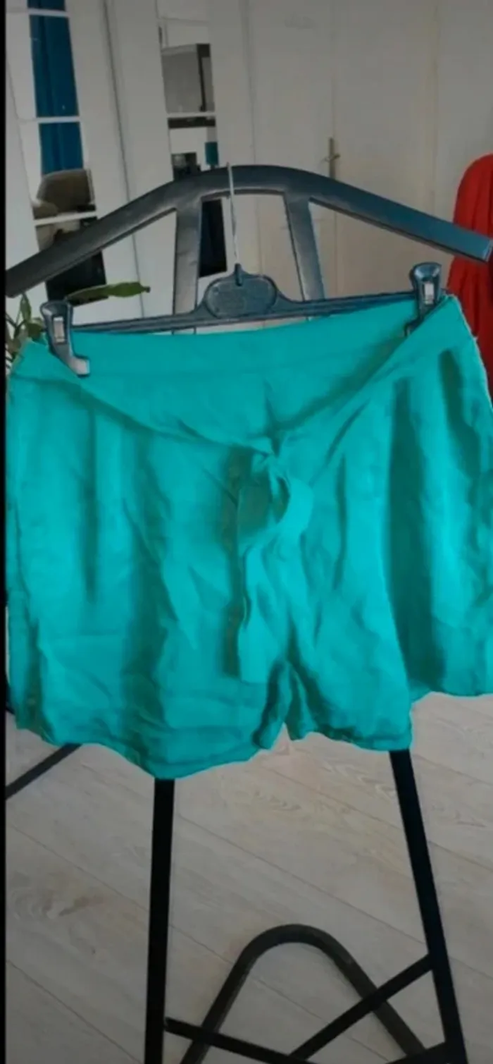 Short Kiabi neuf jamais porté. Taille 44.