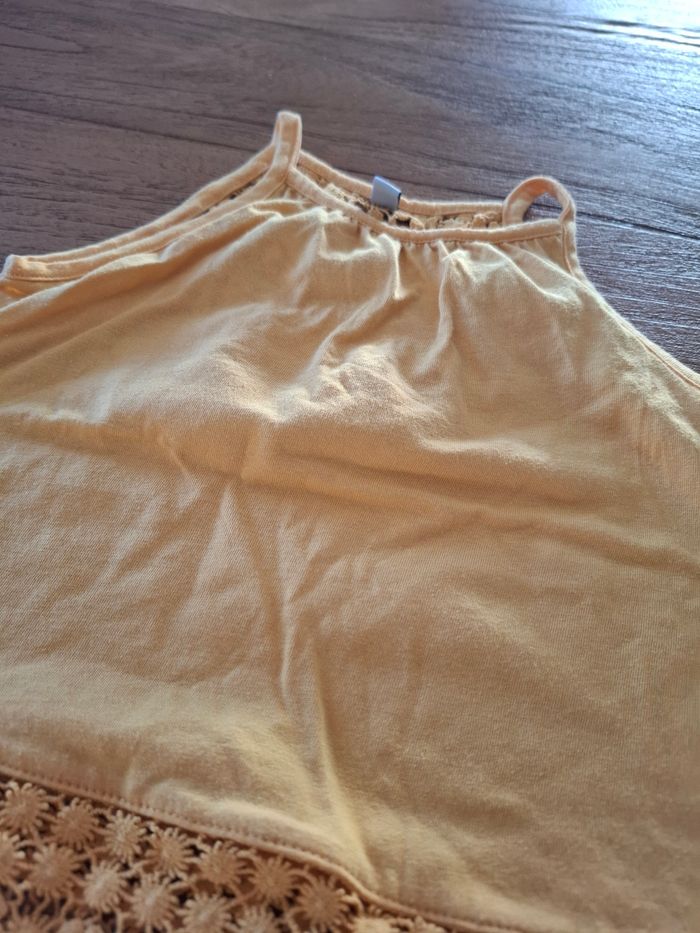 Débardeur / top jaune fille avec dentelle - photo numéro 2