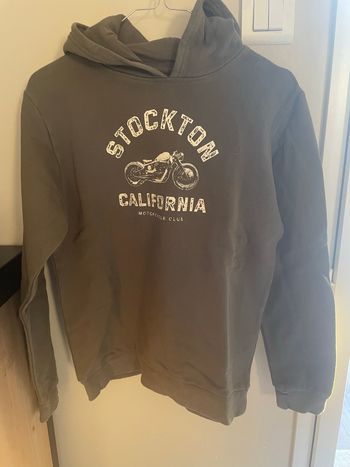 Pull garçon à capuche