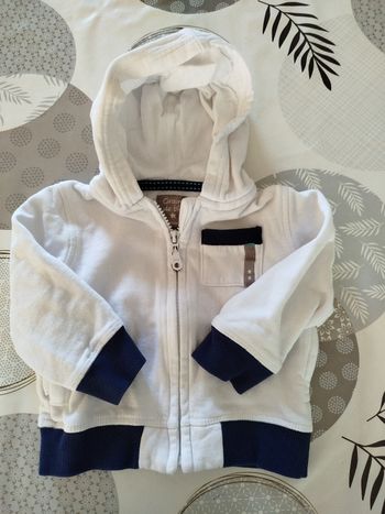 Veste blanche à capuche