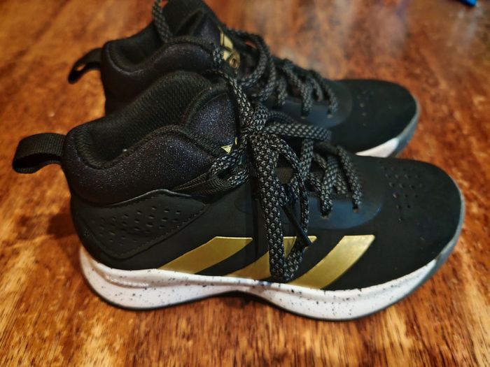 Chaussures basketball garçon Adidas taille 30 - photo numéro 3