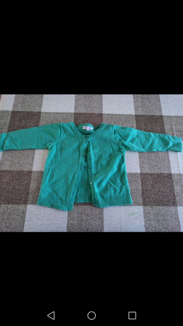 Gilet vert à boutons in extenso 6 mois