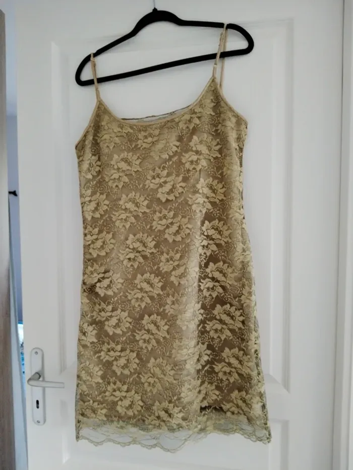 robe fourreau courte en dentelle - photo numéro 2