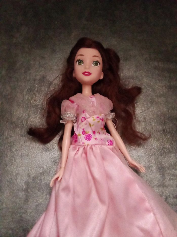 Poupée belle avec table et chaises - photo numéro 4