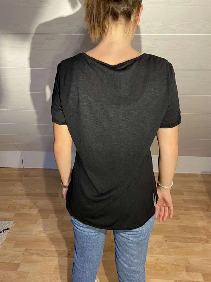 Haut noir habillé avec broderie - photo numéro 2