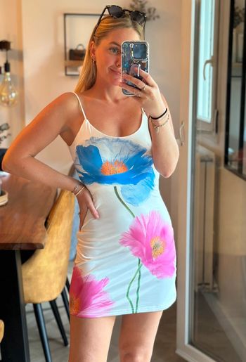 Robe satinée blanche à fines bretelles – Imprimé floral – Taille S