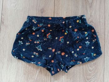 Short noir à fleurs 4ans