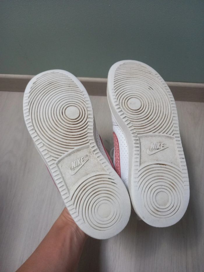 Baskettes Nike taille court borough taille 37.5 - photo numéro 4