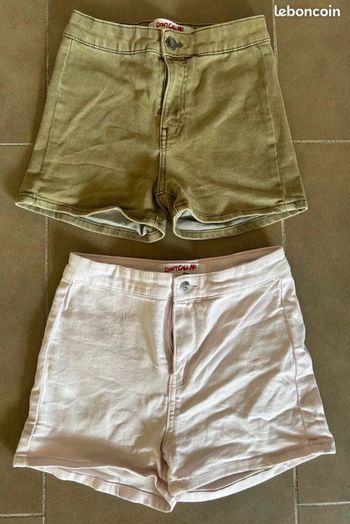 Lot 2 shorts taille 30 (10/12 ans)