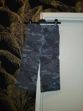 🩶 Pantalon style camouflage Batman taille 3 ans.