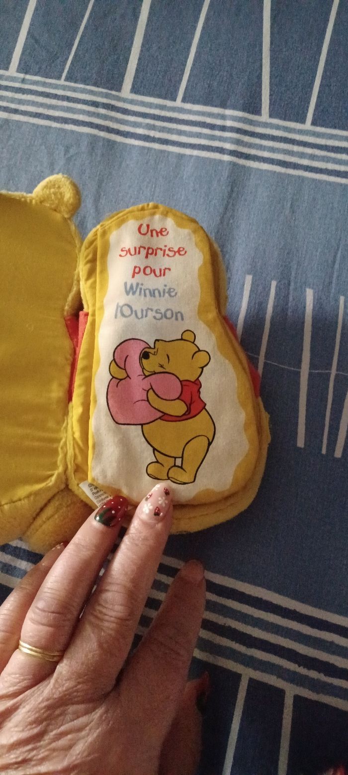 Très belle petite peluche livre Winni l'ourson - photo numéro 3