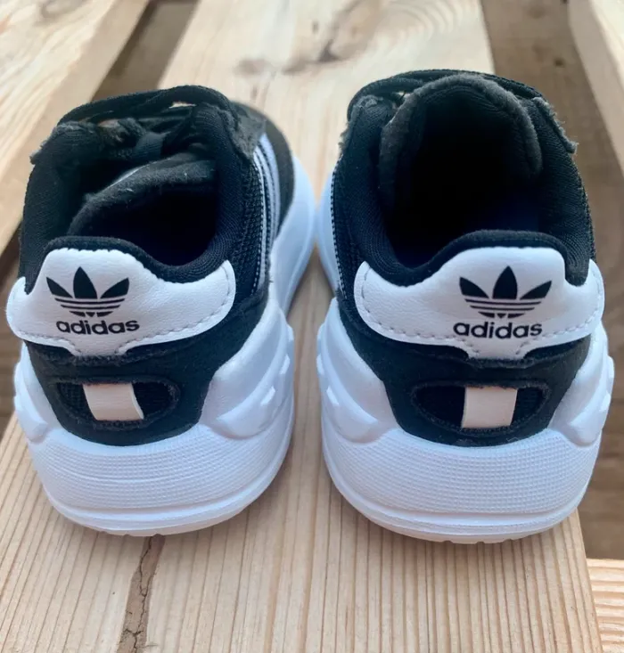 👟 Baskets Adidas bébé – Taille 19 - mixte - photo numéro 4