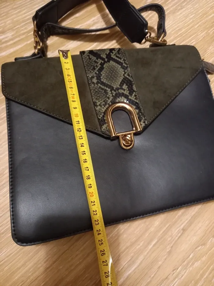 Sac Bata bleu marine détail python neuf - photo numéro 13