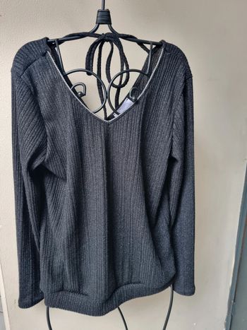 Blouse noire pailletée avec longues manches