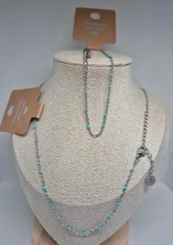 Parure de 2 bijoux : 1 collier et 1 bracelet argenté en acier inoxydable perles turquoises