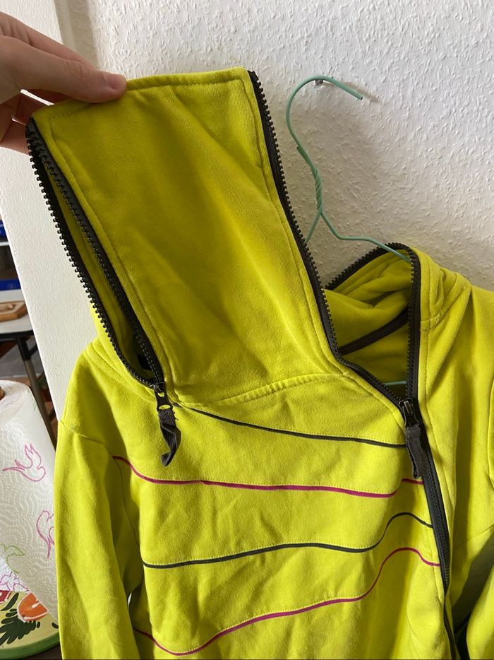 Sweat jaune avec col très montant - photo numéro 3