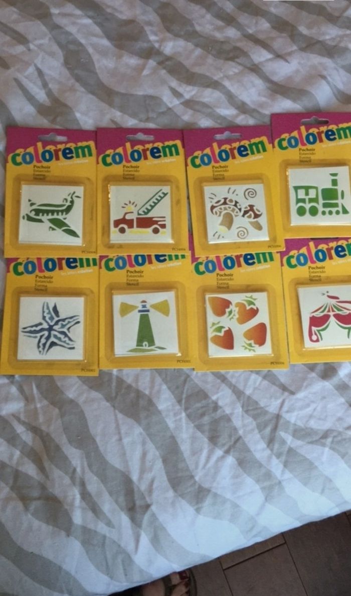 Lot de 8 pochoirs neufs