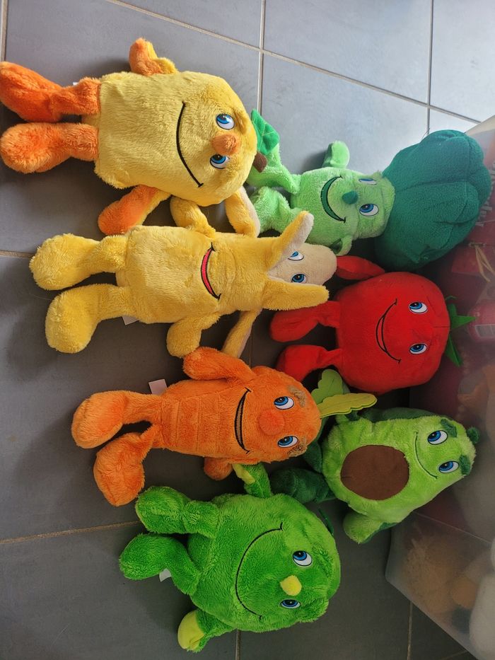 Lot de peluches fruits legumes