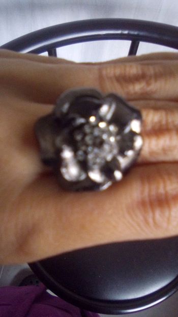 Bague grosse fleur/pierres