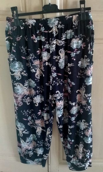 Pantacourt fluide ultra leger femme/ taille XL/ tres bon etat.