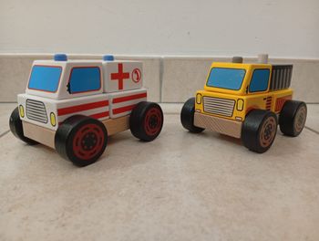 Véhicules en bois démontables