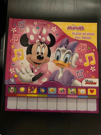 Livre Minnie - Je joue au piano avec Minnie.