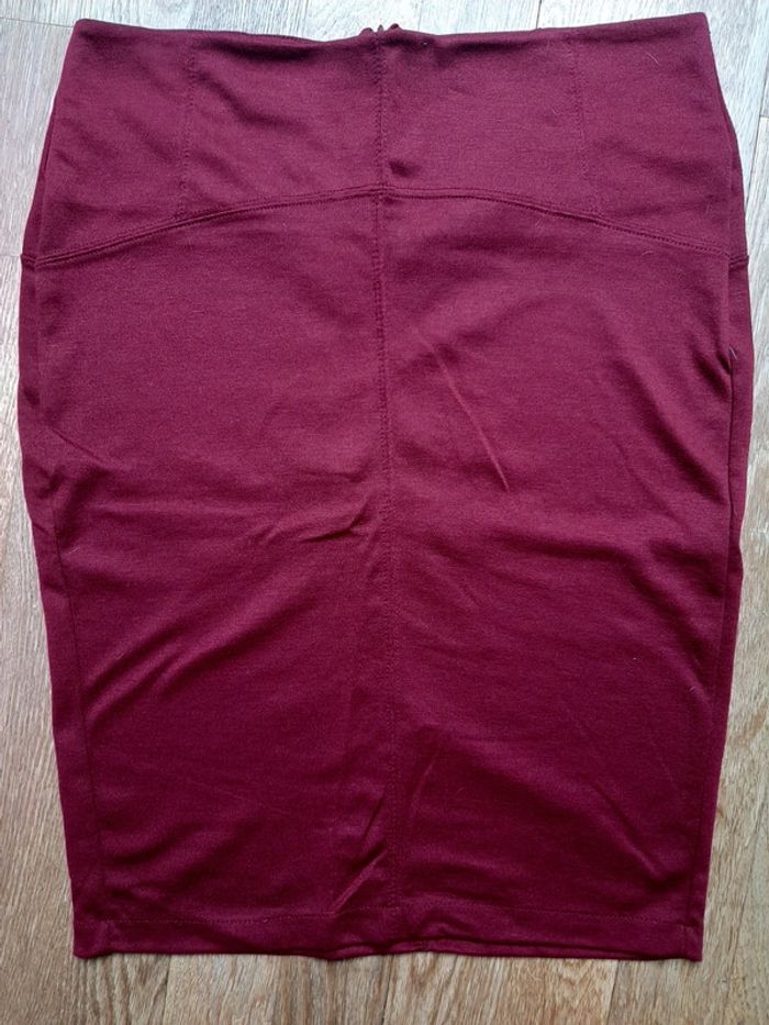 Jupe crayon fendue derrière