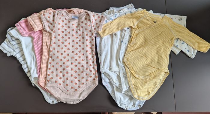 Lot bodies 3 mois - photo numéro 2