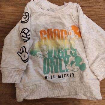 Pull Disney baby taille 3 mois