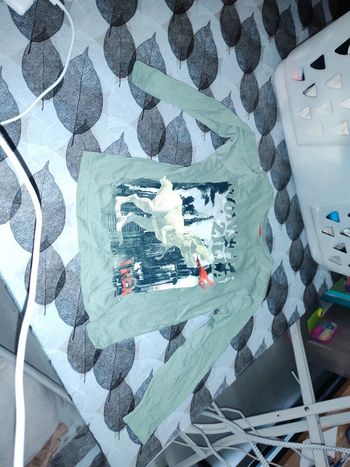 Haut manches longues dinosaure taille 6 ans