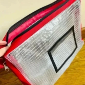 Sublime pochette transparente rouge et noir neuve