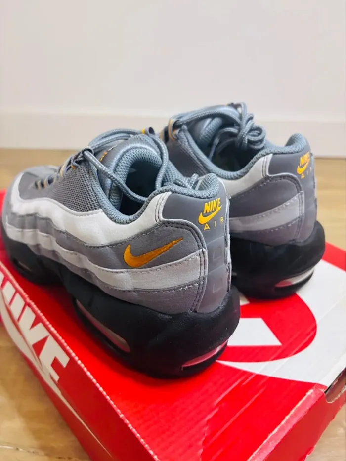 Nike Air Max 95 Grey Orange Black Taille 37.5 - photo numéro 3