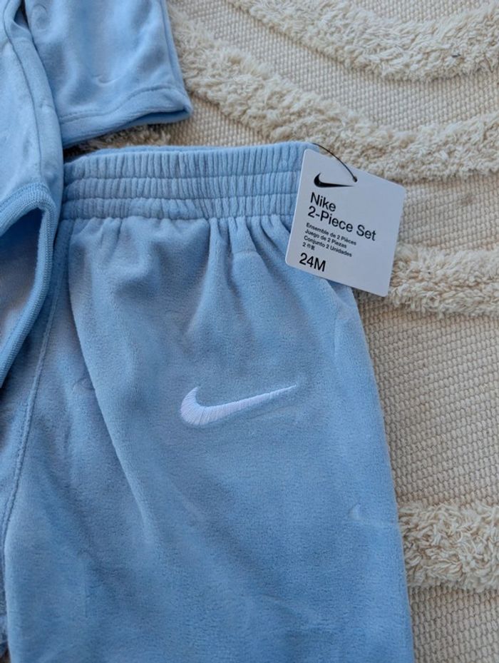 Ensemble bleu Nike neuf 24 mois - photo numéro 2