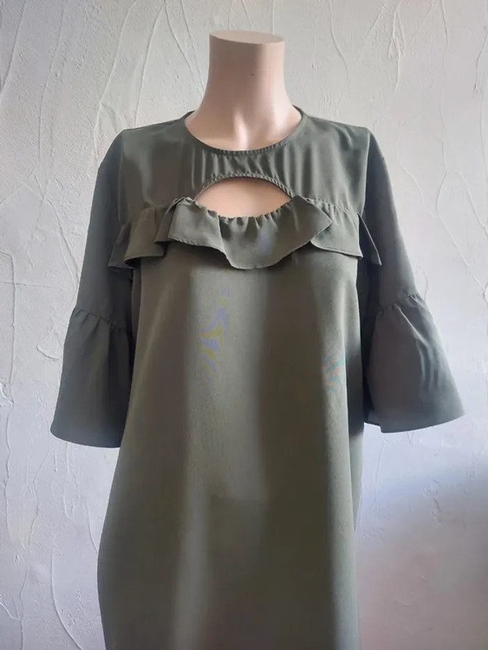 Robe olive à volants élégante - photo numéro 2