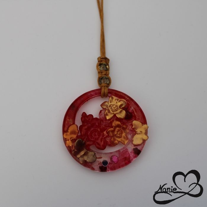 Pendentif en résine avec des fleurs rouges !! - photo numéro 2