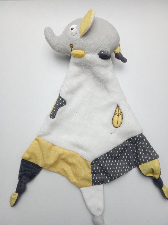 Doudou garçon marque sauthon éléphant, blanc, gris, jaune, plus, broderie étoile - photo numéro 2