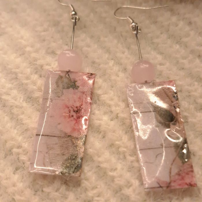 Boucles d'oreilles pendante rectangulaire florale rose - photo numéro 4
