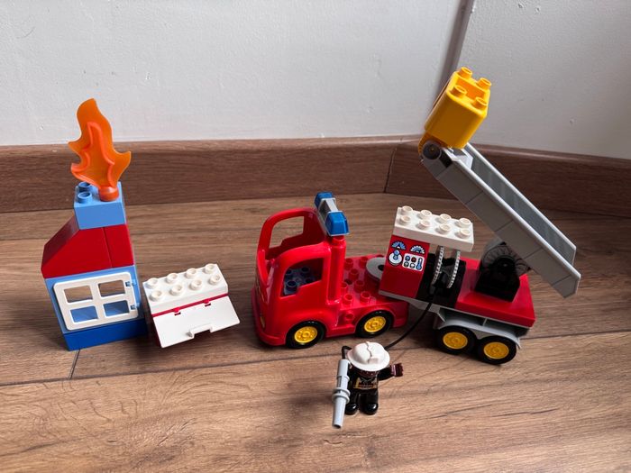 Lego duplo- 10592 - Le gros camion de pompiers - photo numéro 2