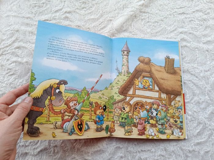 Livre Mini Loup le chevalier , la princesse et le dragon Numéro 26 hachette jeunesse - photo numéro 3