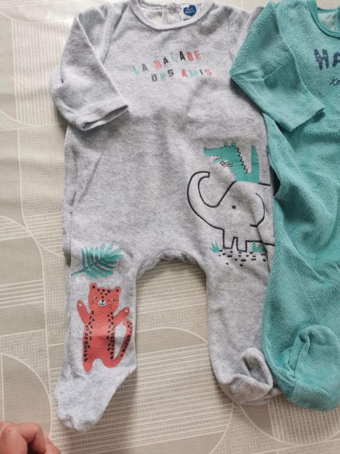 3 pyjamas - photo numéro 2