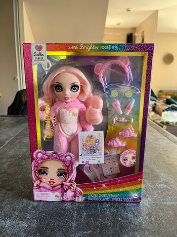 Rainbow high Bella Parker rose neuf scellé