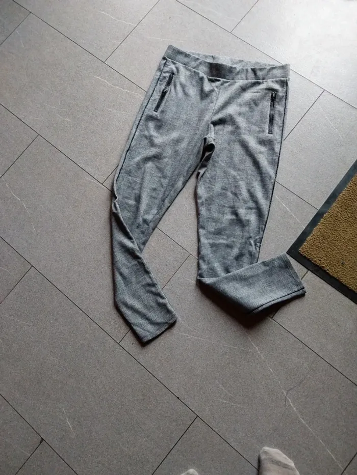 Pantalon noir gris et blanc