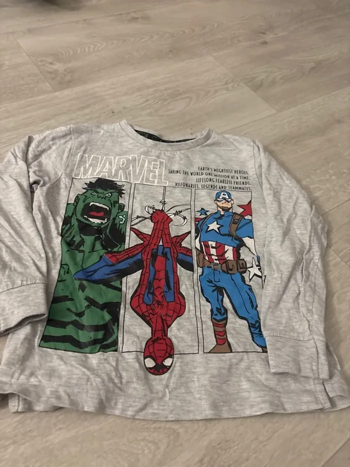 Lot de 2 hauts manches longues 5ans spiderman marvel avengers - photo numéro 3
