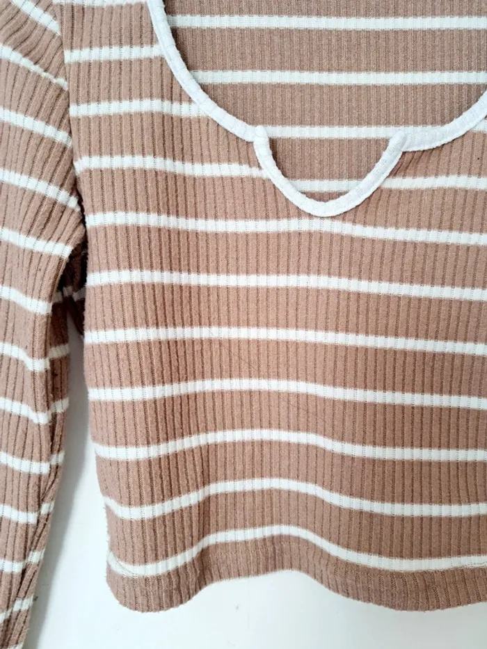 T-shirt crop top rayures camel et blanc. - photo numéro 2