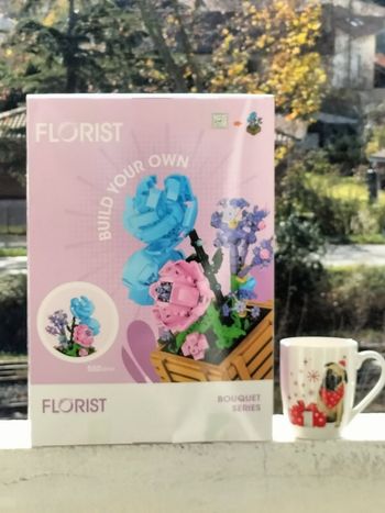 Set de construction composition florale de roses et mug