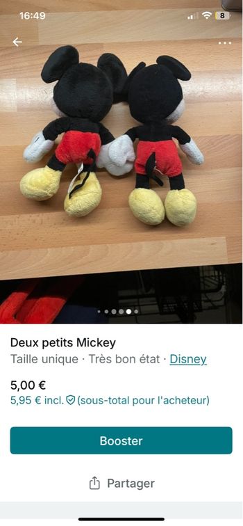 Deux Mickey peluches