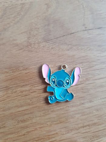 Pendentif stitch