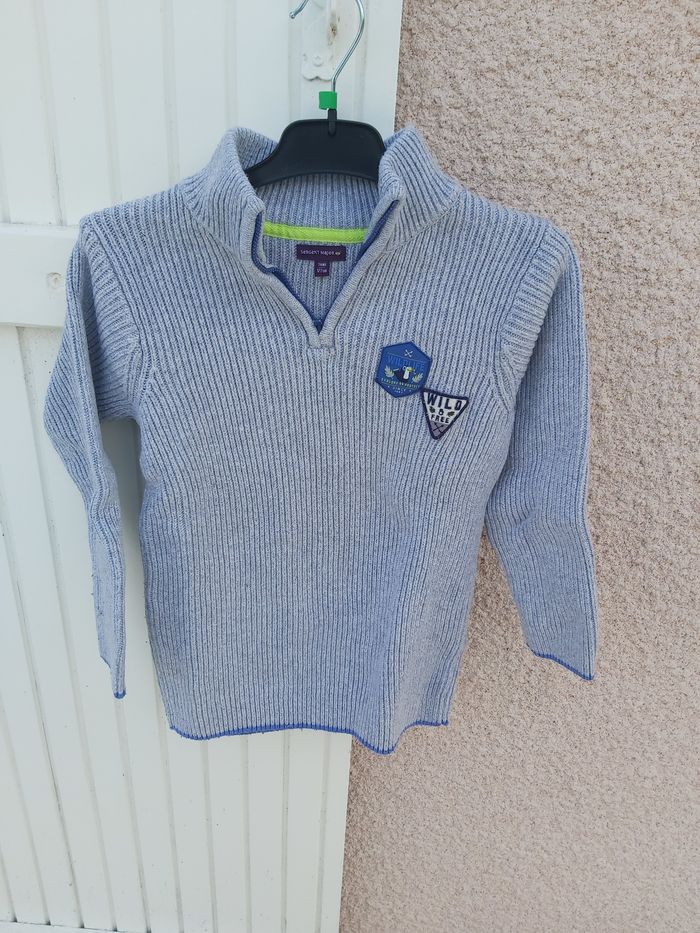 Pull gris avec dessin 7 ans